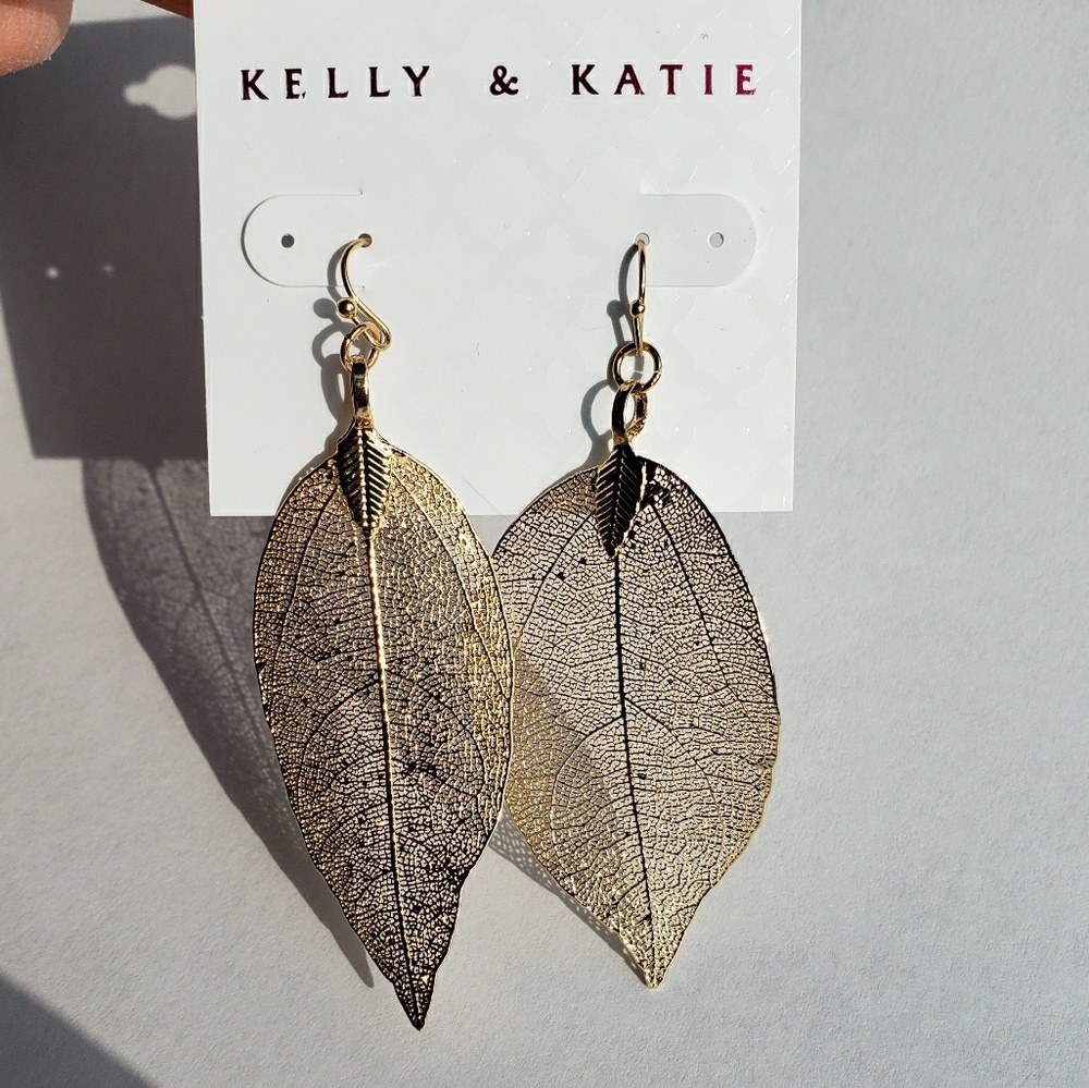 NWT Kelly & Katie Gold Leaf Earrings